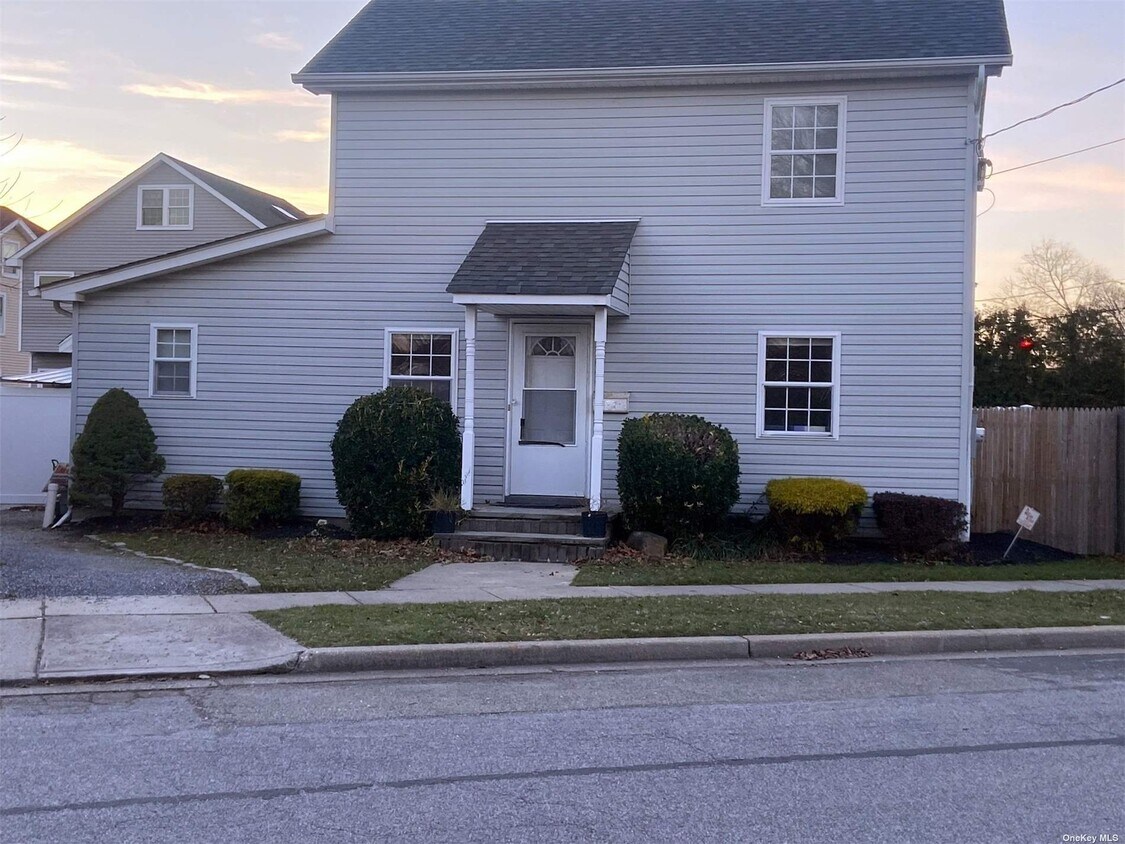 Primary Photo - 16 Nelson Ave