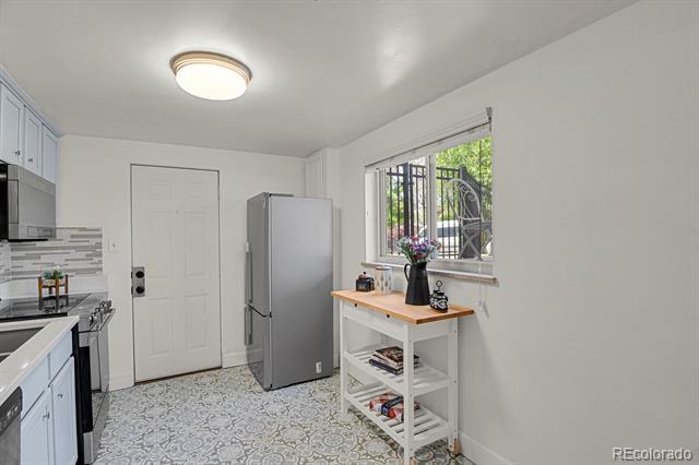 Foto del edificio - 3290 W Fairview Pl