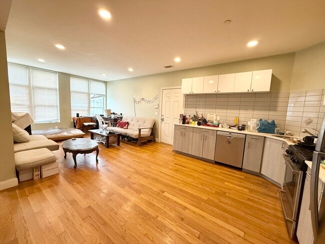 Building Photo - 299 Dudley St