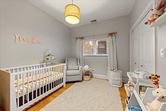 Foto del edificio - 3 bedroom in Chicago IL 60613