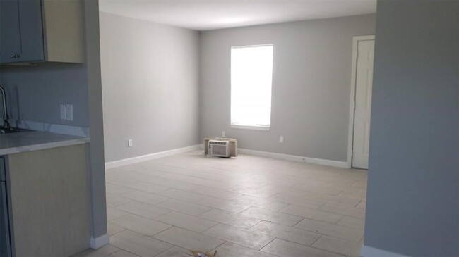 Building Photo - 235 Hamlink Rd