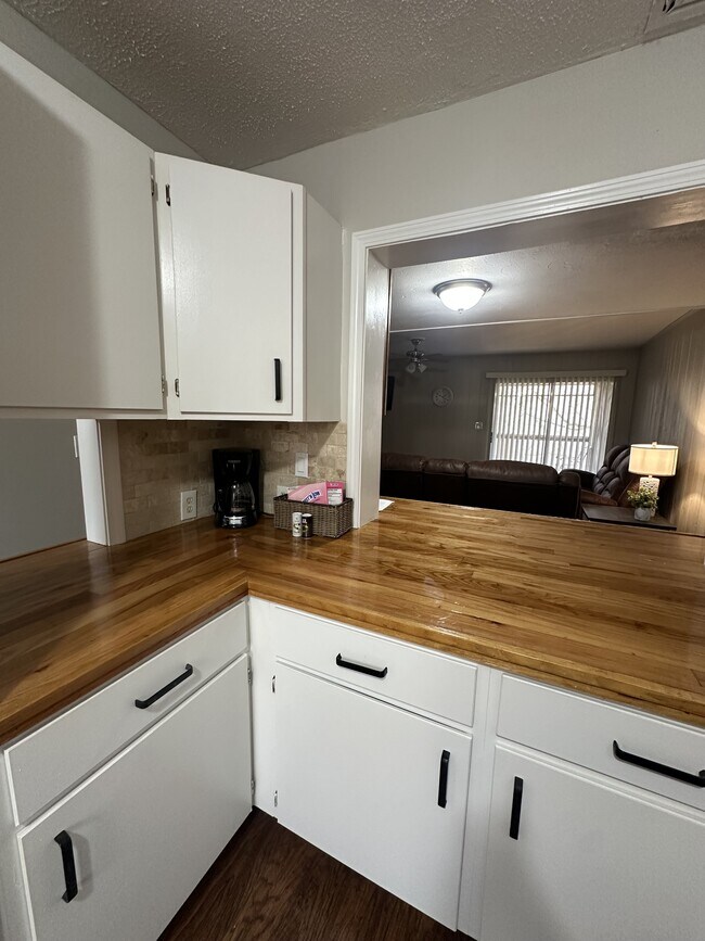 Foto del edificio - 125 Eaglewood Way