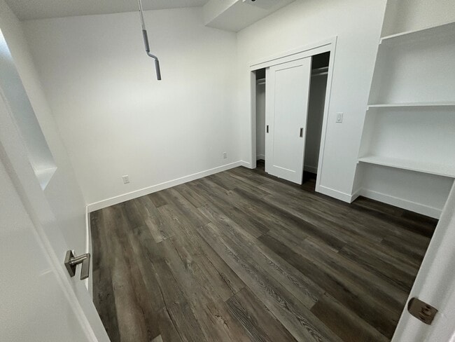 Building Photo - 10837 Fellows Ave