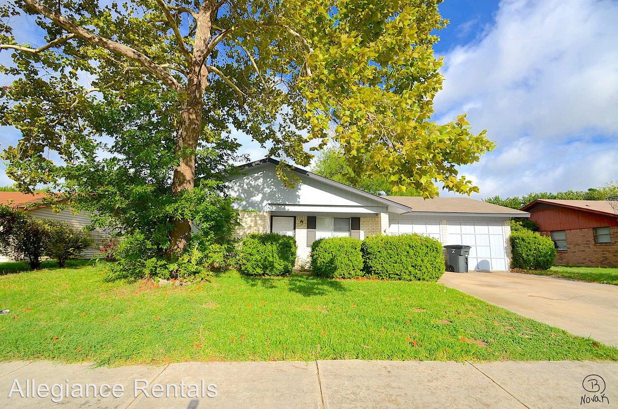 Foto principal - 2305 Daisy Dr