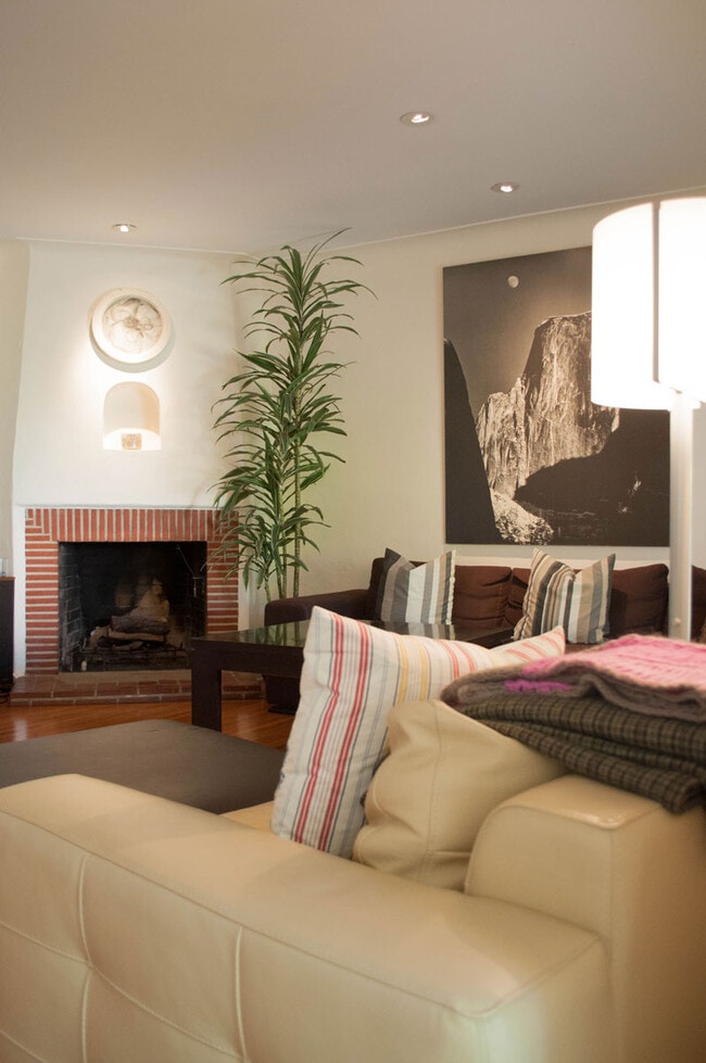 Living room - 951 N La Jolla Ave