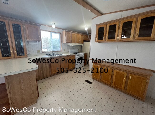 Building Photo - 3 br, 2 bath House - 1008 Hall Place #11