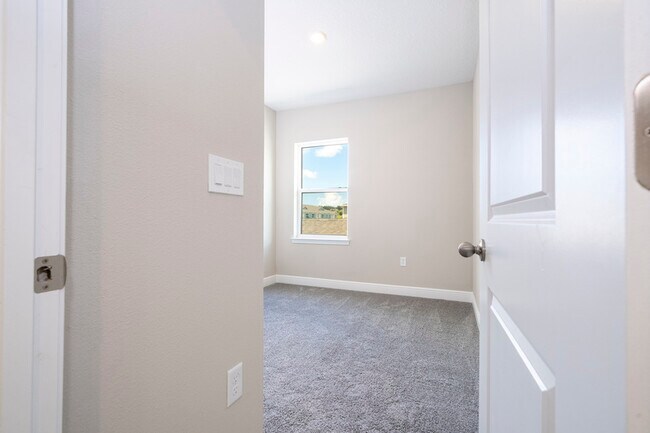 Photo - 16332 Hamlin Vw St House