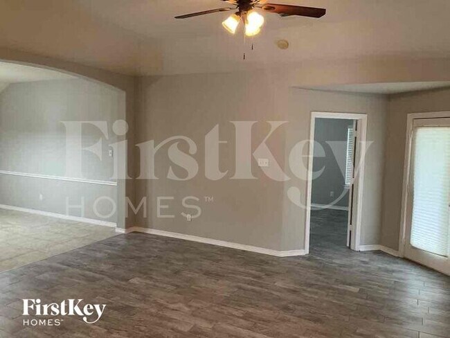 Foto del edificio - 107 Cove Pl Ct