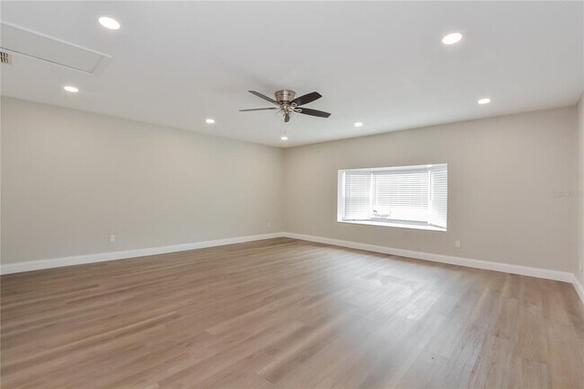 Foto del edificio - 304 Sir Lawrence Dr