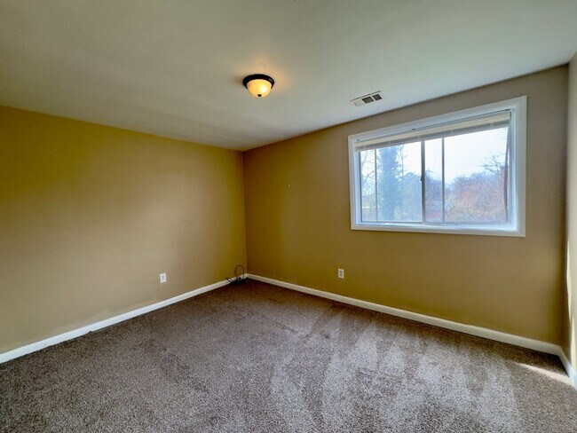 Foto del edificio - For Rent: Comfortable Living at 6414 Faird...