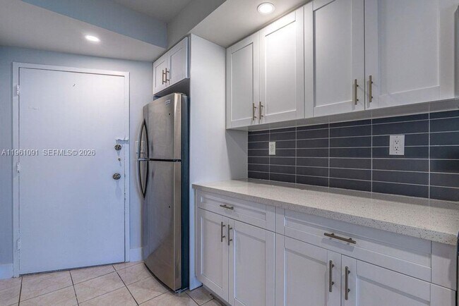 Foto del edificio - 5401 Collins Ave