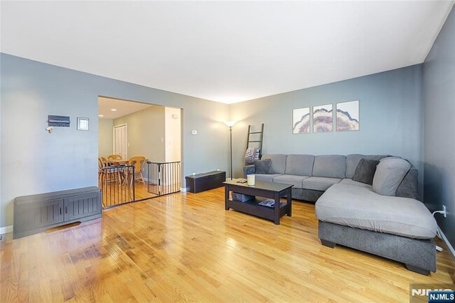 Building Photo - 260 Garibaldi Ave