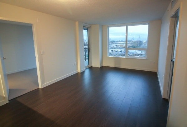 Building Photo - 909-8833 Hazelbridge Way