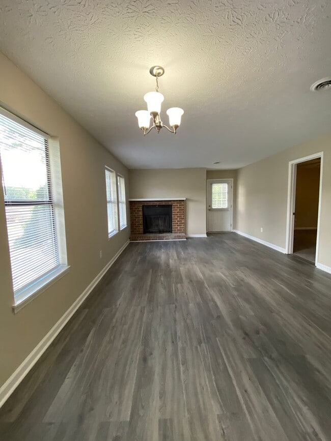 Building Photo - 105 Howell Way