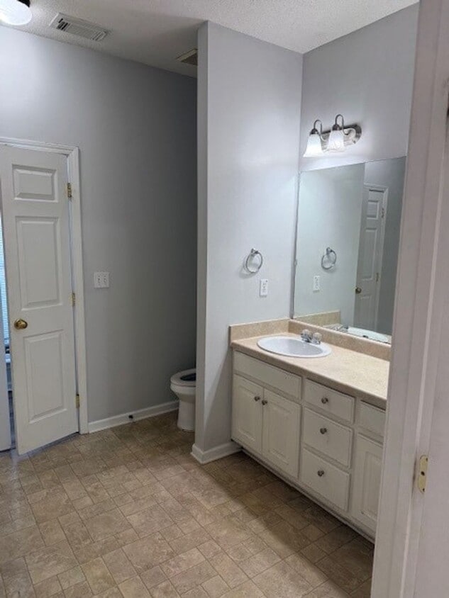 Foto del edificio - Nice 3 Bed 2 bath Home Available! Schedule...