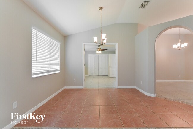 Building Photo - 2271 N Shadow Ridge Dr