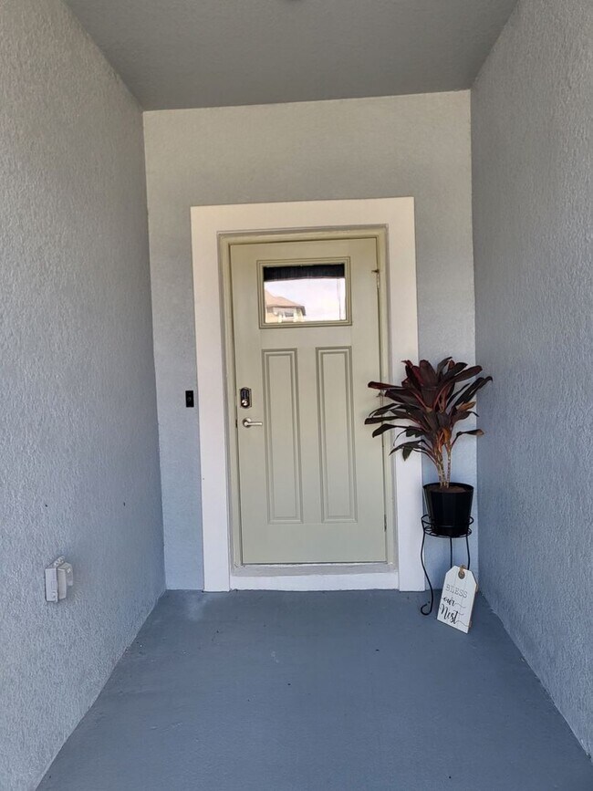 Foto del edificio - Available Now : Charming 3 Bed, 2 Bath Townhome in a Prime Location