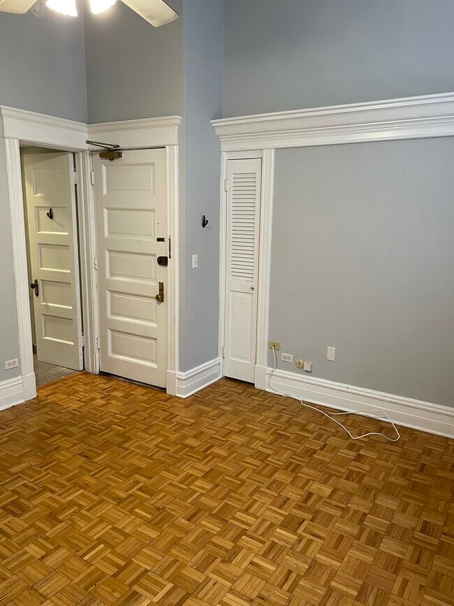 Foto del edificio - 2800 N Pine Grove Ave