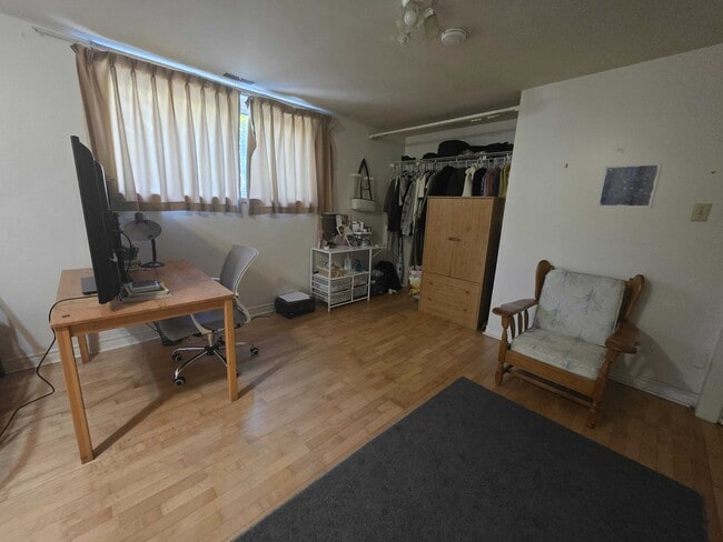 Building Photo - 69 Scott St