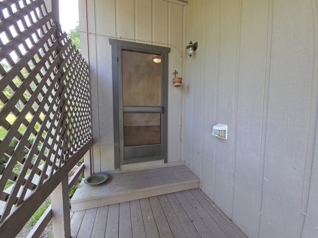 Foto del edificio - 21030 Shangrila Dr