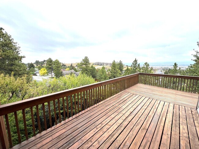 Foto del edificio - Pet Friendly 5 Bed 3 Bath Single Family Ho...