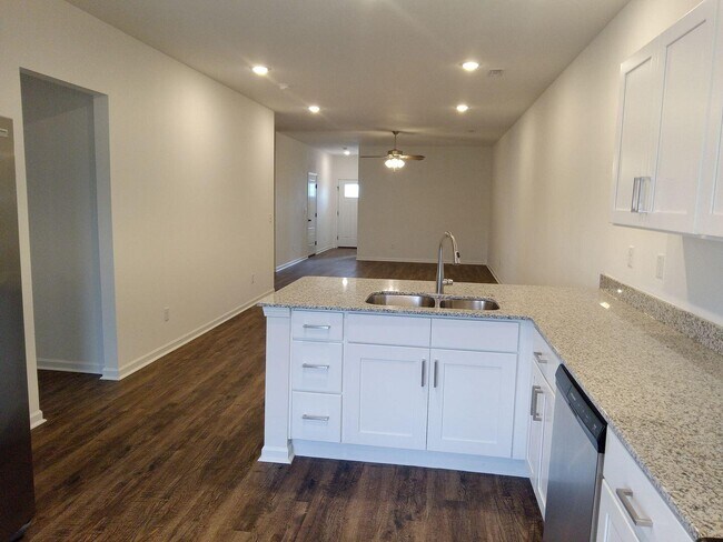 Building Photo - 623 Short Leaf Ln