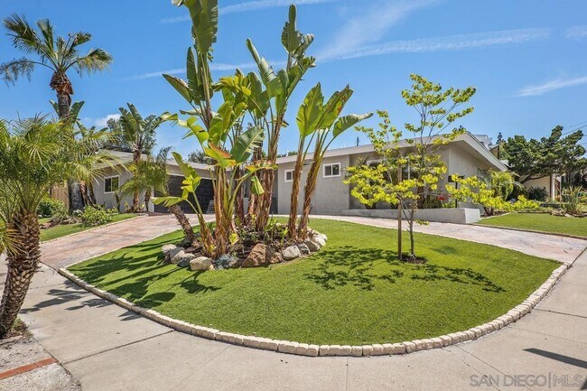 Foto del edificio - Just Listed! Stunning 4BR/2BA Fully Renova...