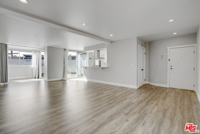 Building Photo - 842 11th St