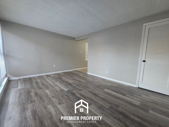 Building Photo - 8 St Celeste Dr