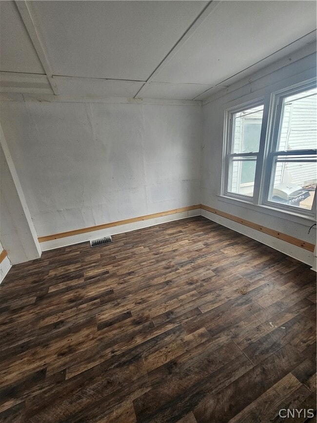 Foto del edificio - 8 S Main St