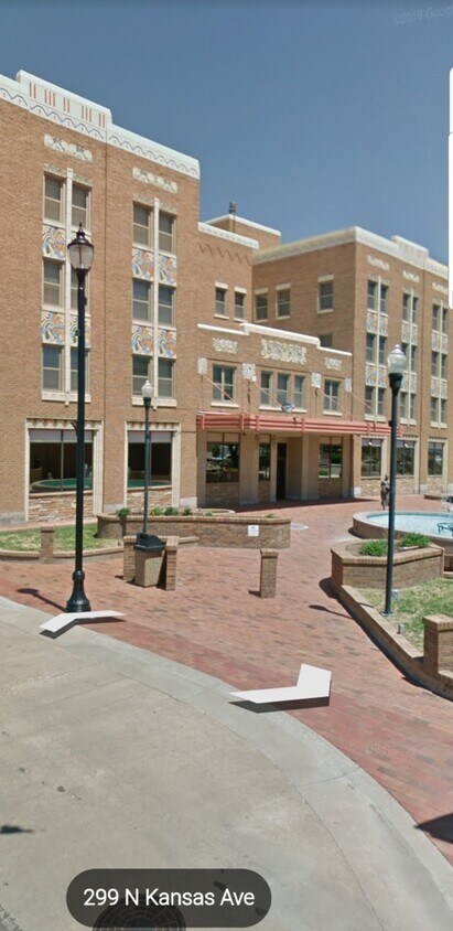 Foto principal - 303 N Kansas Ave
