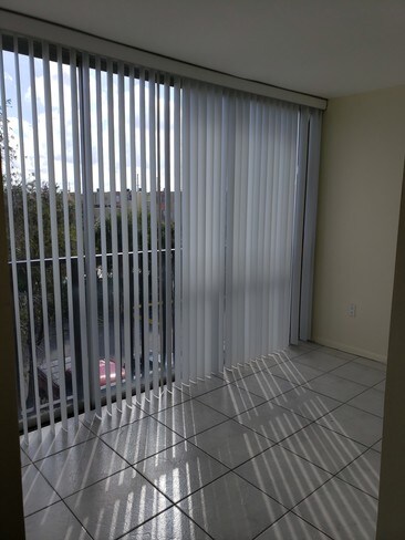 Foto del edificio - 9431 SW 4th St