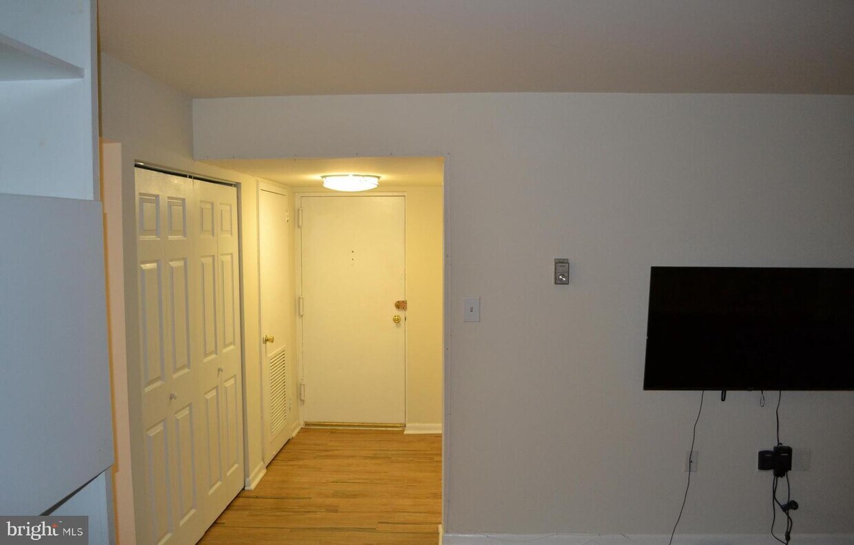 1558 Northgate Square Unit 2A, Reston, VA 20190 Room for Rent in Reston, VA