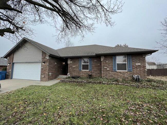 Building Photo - 703 Cedarwood Ct