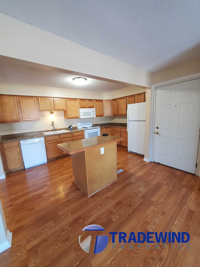 Building Photo - 886 Wescott Sq