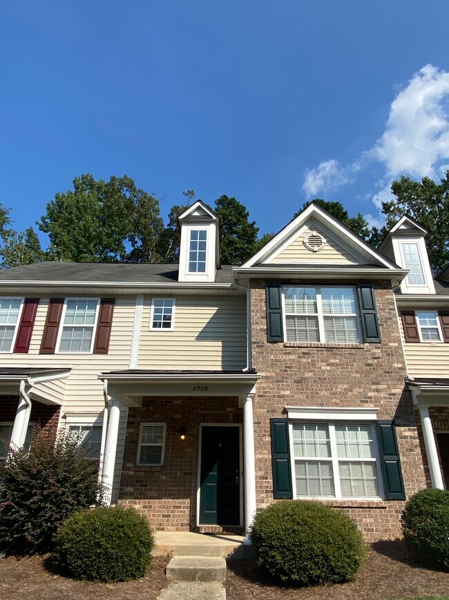 8508 Summerglen Cir, Charlotte, NC 28227 Townhouse for Rent in