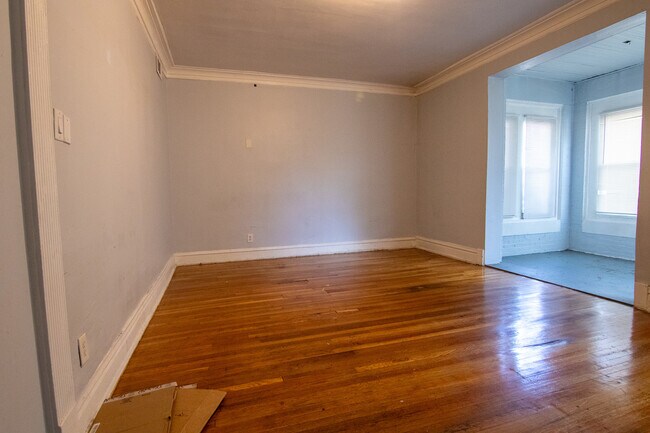 Building Photo - 2023 E 72nd St