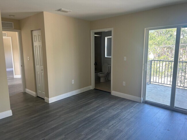 Building Photo - 210 NW 9th Ave