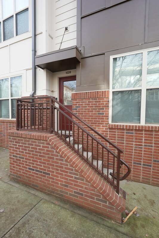 Building Photo - 1028 Skyline View Way