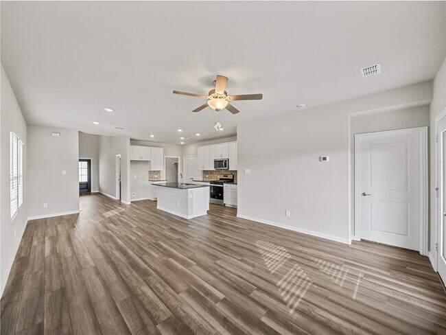 Building Photo - 4807 Hunter Hurst Dr