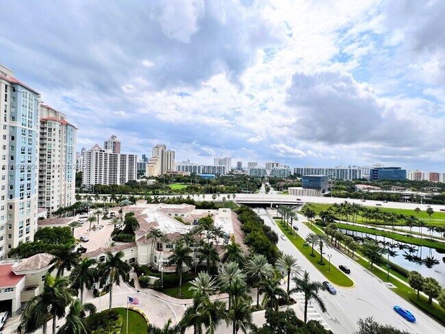 Foto del edificio - 19501 W Country Club Dr