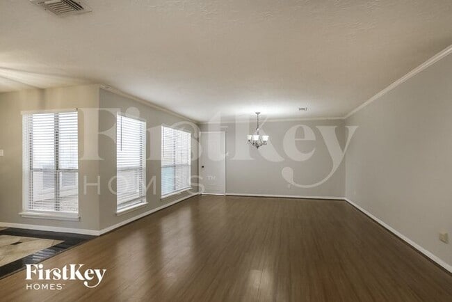 Building Photo - 3202 Holly Green Dr
