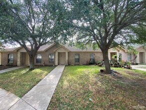 Building Photo - 2402 Tahiti Dr
