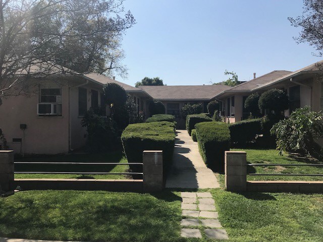 Foto del edificio - 4635 Radford Ave