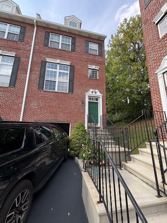 Foto principal - 434 W 5th Ave