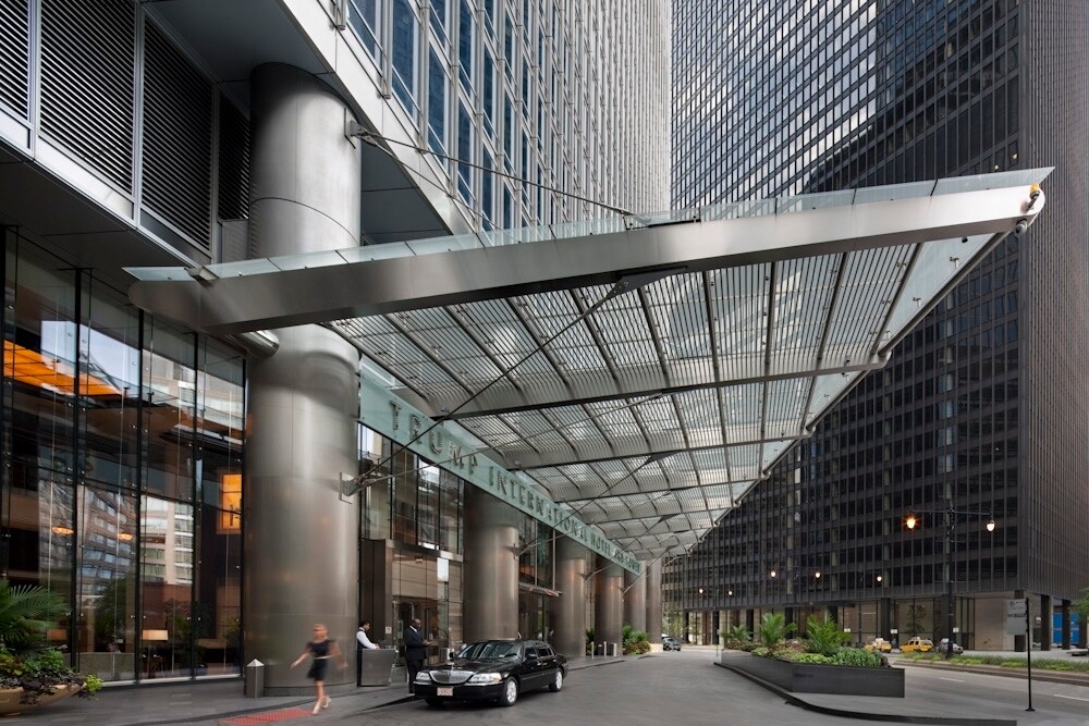 Primary Photo - 401 N Wabash Ave