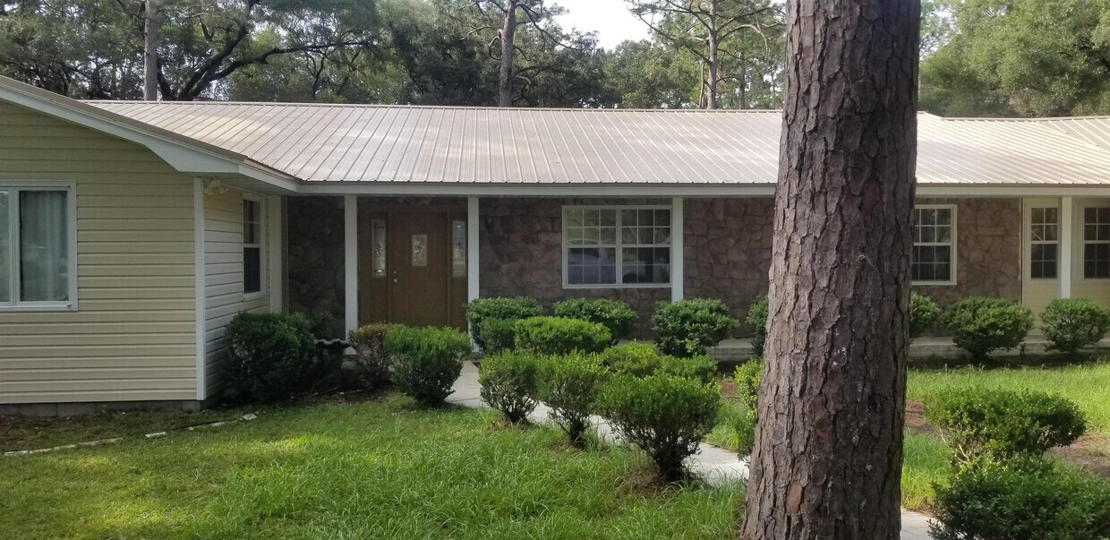 Primary Photo - 593 E Ash St