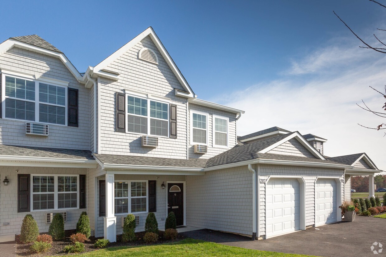 Echo Pond Luxury Apartments Townhomes for Rent Moriches, NY