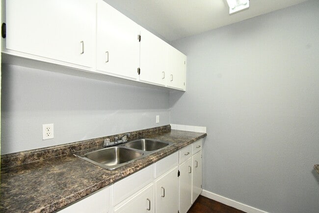 Building Photo - 4280 Quentin Ave