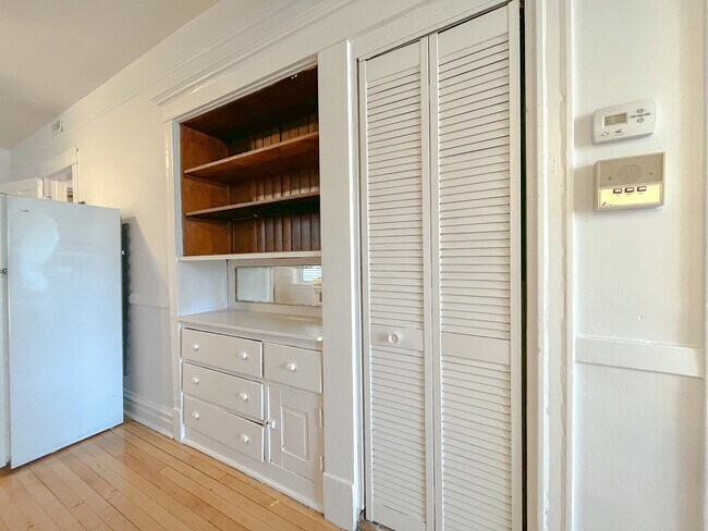 Foto del edificio - 2442 N Ashland Ave